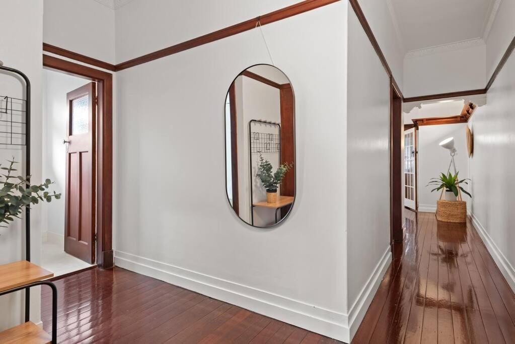 Art Deco In Ascot! ~ 2 Bed / 1 Bath / 1 Car Lägenhet Brisbane Exteriör bild
